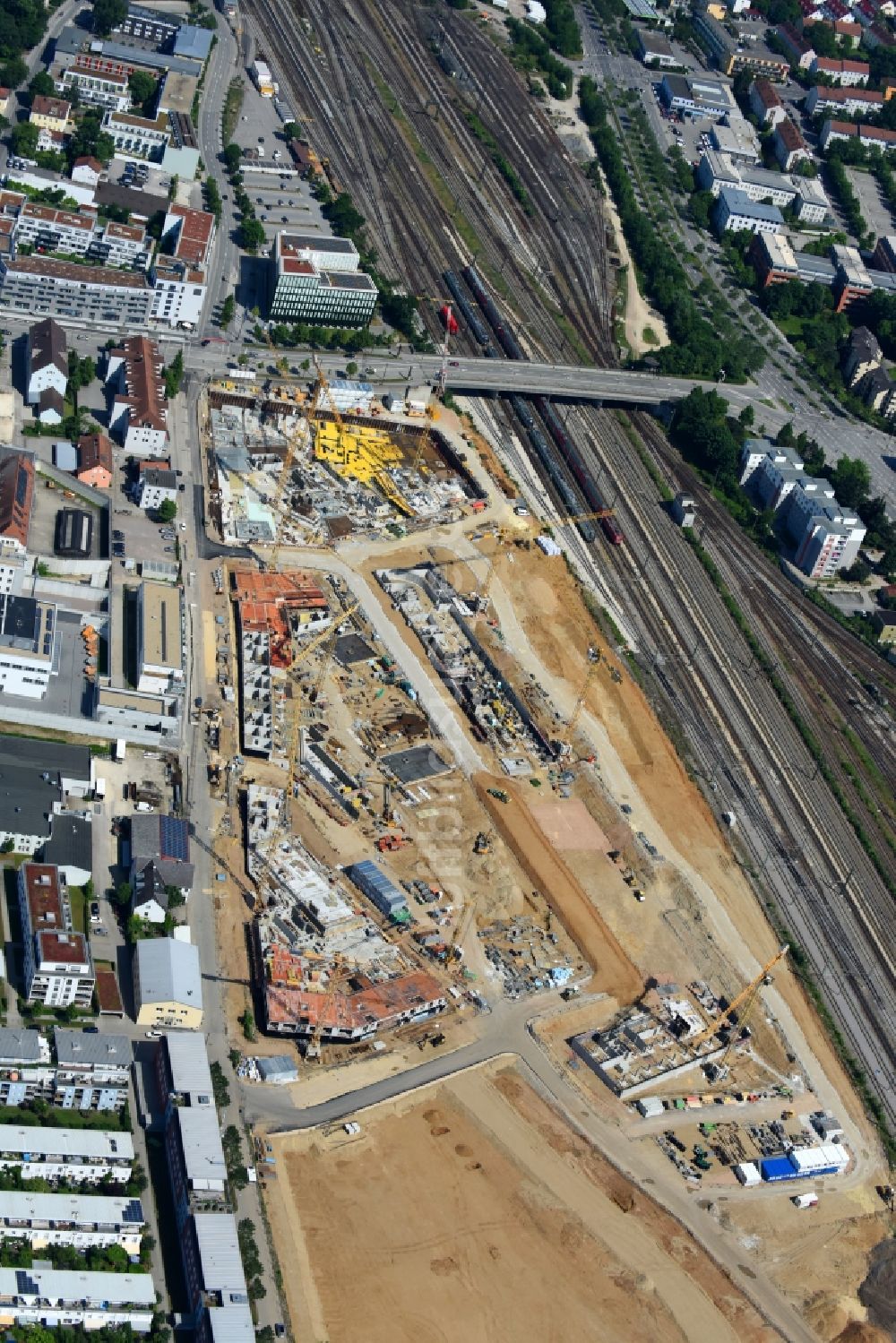 Regensburg aus der Vogelperspektive: Baustelle Wohngebiet einer Mehrfamilienhaussiedlung Das DÖRNBERG an der Kumpfmühler Straße Ecke Friedrich-Niedermeyer-Straße im Ortsteil Kumpfmühl-Ziegetsdorf-Neuprüll in Regensburg im Bundesland Bayern, Deutschland