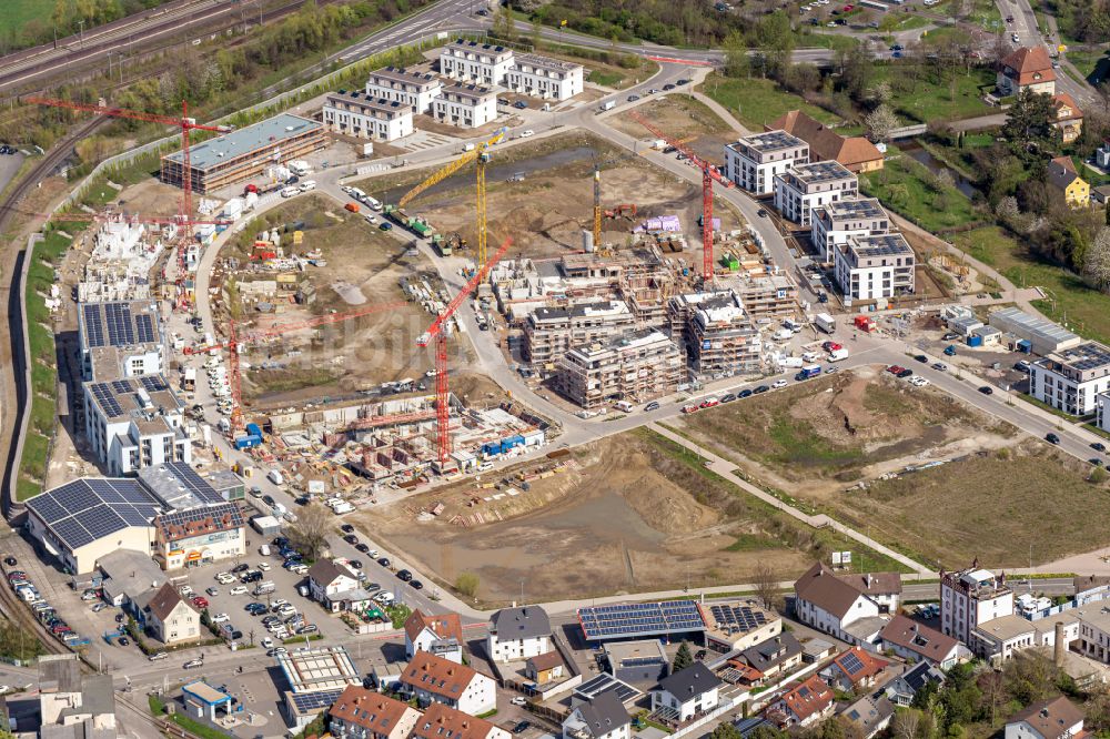 Achern aus der Vogelperspektive: Baustelle Wohngebiet einer Mehrfamilienhaussiedlung auf dem Glashüttenareal in Achern im Bundesland Baden-Württemberg, Deutschland