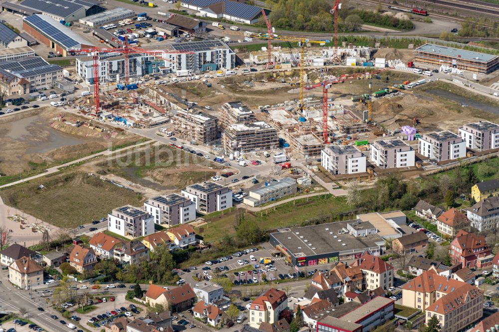 Luftbild Achern - Baustelle Wohngebiet einer Mehrfamilienhaussiedlung auf dem Glashüttenareal in Achern im Bundesland Baden-Württemberg, Deutschland