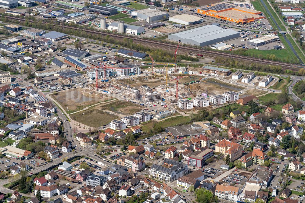 Luftaufnahme Achern - Baustelle Wohngebiet einer Mehrfamilienhaussiedlung auf dem Glashüttenareal in Achern im Bundesland Baden-Württemberg, Deutschland