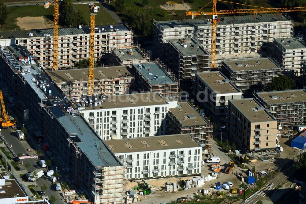 Luftbild Berlin - Baustelle Wohngebiet einer Mehrfamilienhaussiedlung an der Hermann-Dorner-Allee - Alexander-von-Humboldt-Weg - Karl-Ziegler-Straße im Ortsteil Adlershof in Berlin, Deutschland