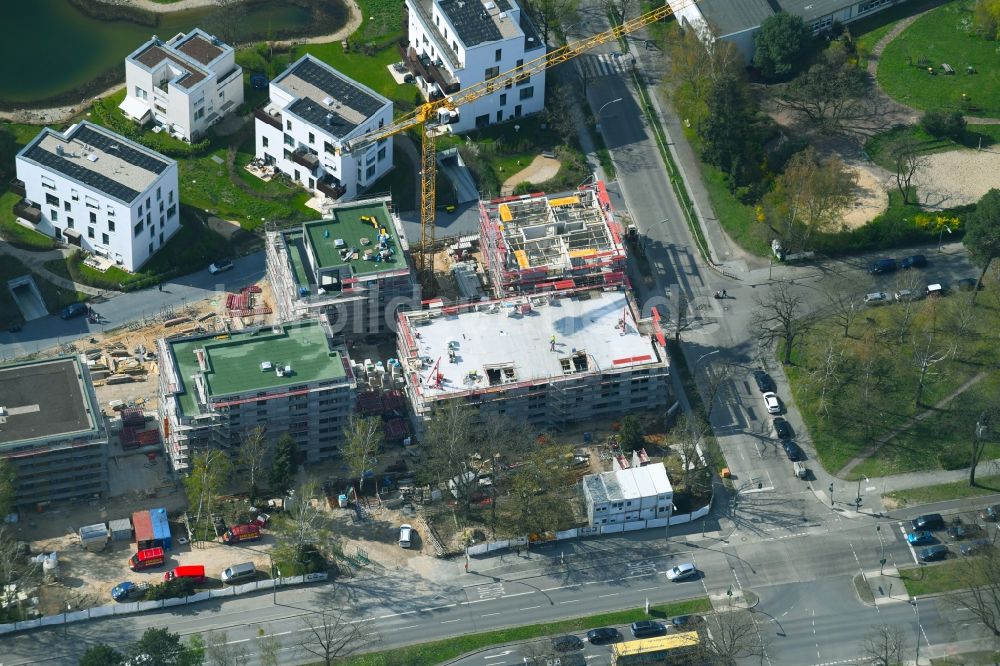 Luftaufnahme Berlin - Baustelle Wohngebiet einer Mehrfamilienhaussiedlung Hüttenweg - Clayallee im Ortsteil Dahlem in Berlin, Deutschland