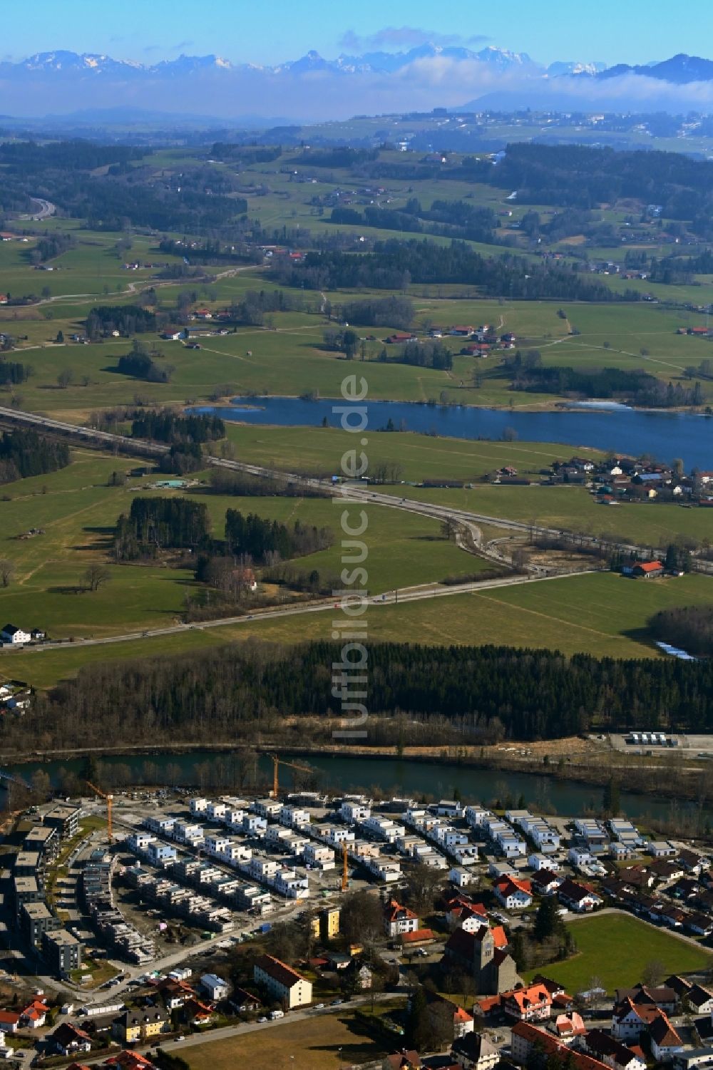 Luftaufnahme Waltenhofen - Baustelle Wohngebiet einer Mehrfamilienhaussiedlung am Illerbogen in Waltenhofen im Bundesland Bayern, Deutschland