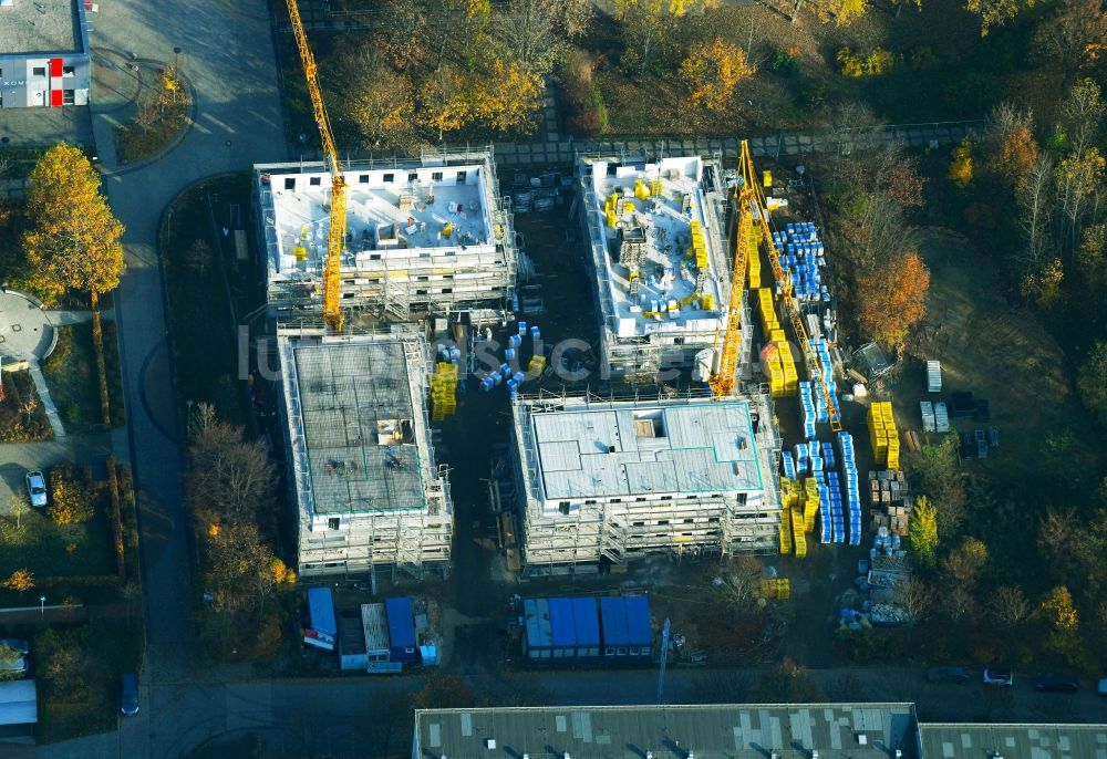 Luftaufnahme Berlin - Baustelle Wohngebiet einer Mehrfamilienhaussiedlung am Kummerower Ring im Ortsteil Kaulsdorf in Berlin, Deutschland