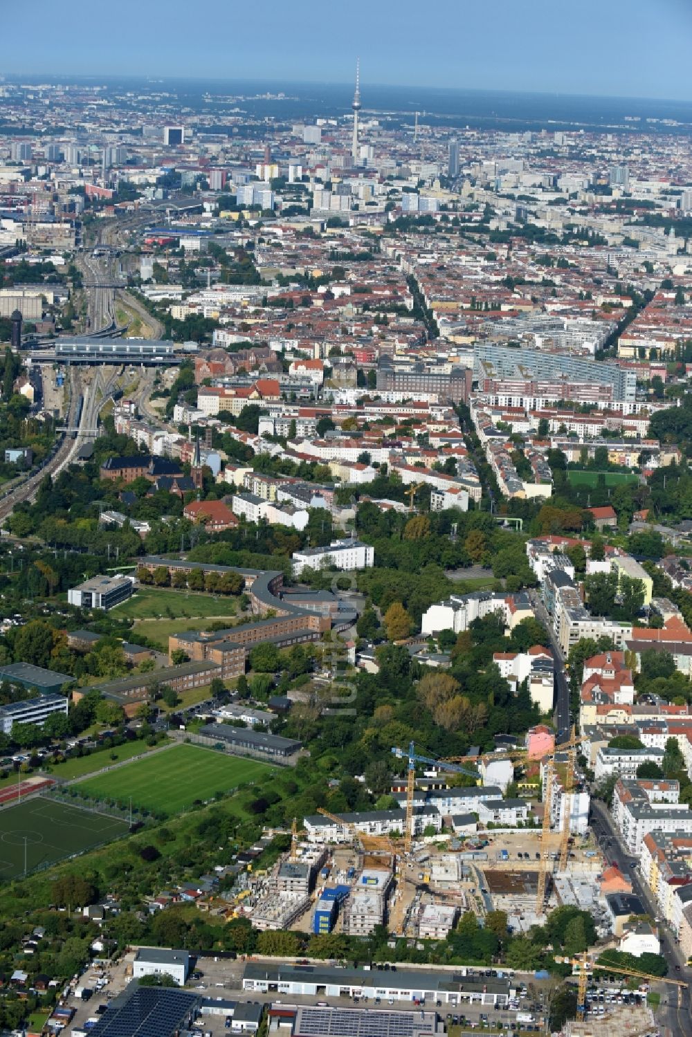 Berlin aus der Vogelperspektive: Baustelle Wohngebiet der Mehrfamilienhaussiedlung Das Lichtenhain der BUWOG Group im Ortsteil Lichtenberg in Berlin, Deutschland