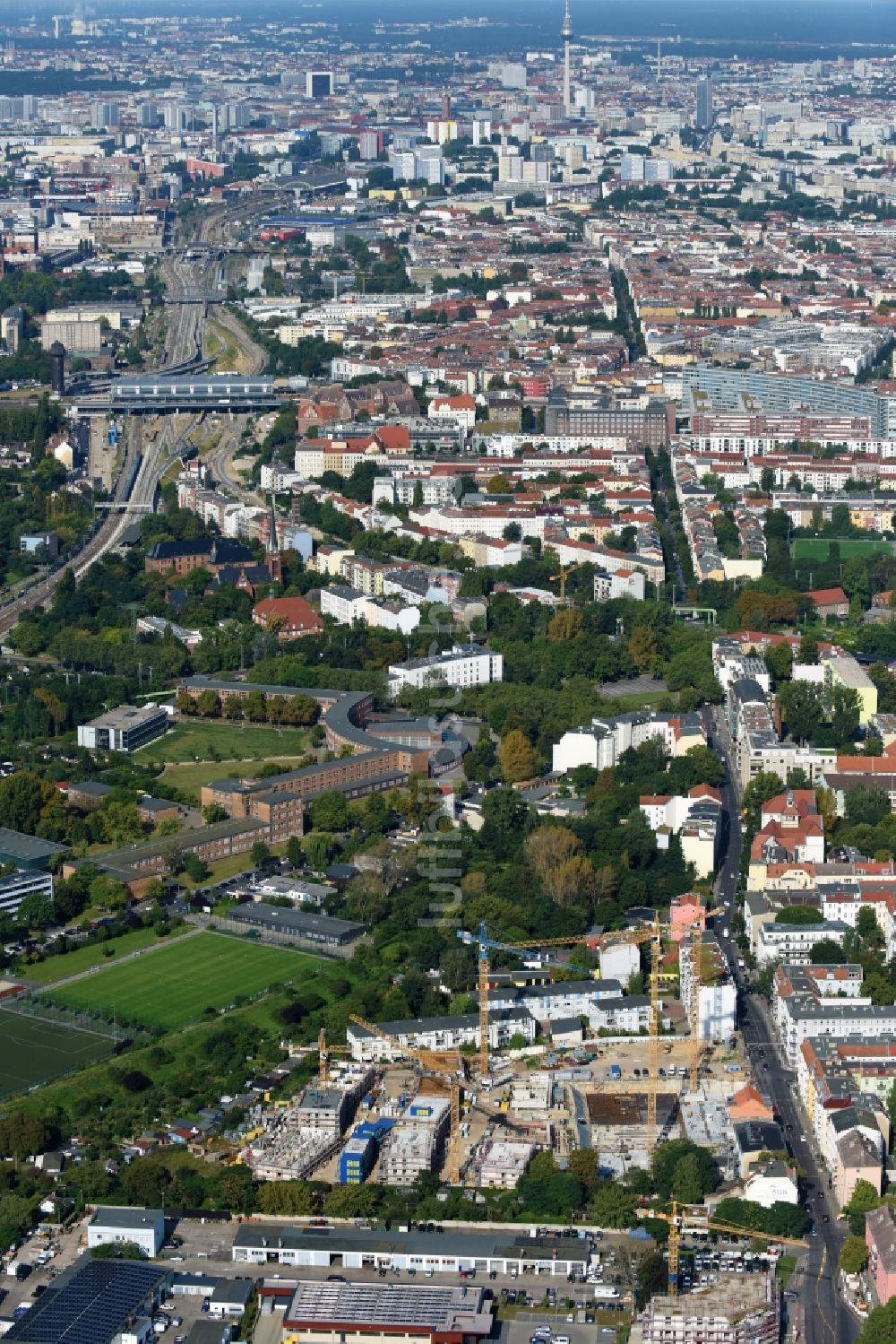 Luftbild Berlin - Baustelle Wohngebiet der Mehrfamilienhaussiedlung Das Lichtenhain der BUWOG Group im Ortsteil Lichtenberg in Berlin, Deutschland