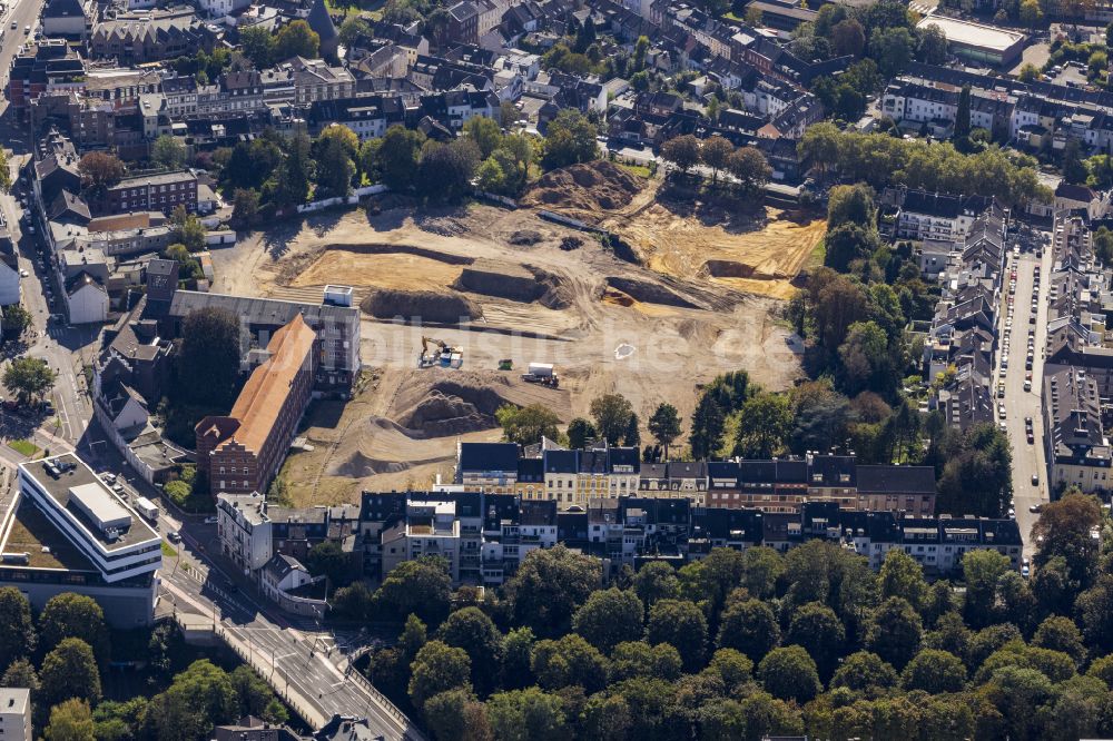 Mönchengladbach von oben - Baustelle Wohngebiet einer Mehrfamilienhaussiedlung Maria-Hilf- Terrassen in Mönchengladbach im Bundesland Nordrhein-Westfalen, Deutschland