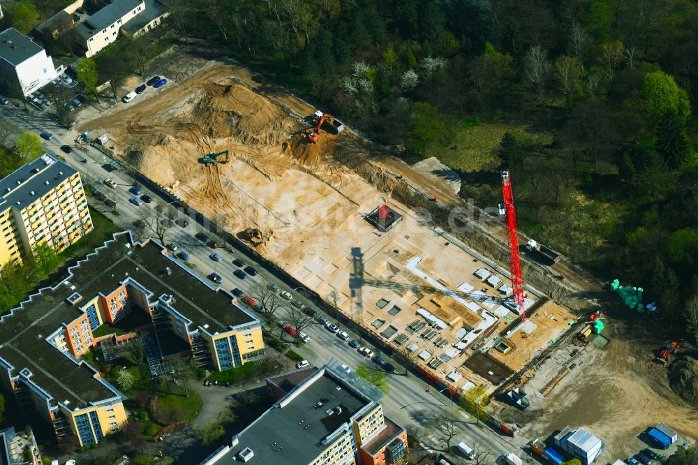 Berlin aus der Vogelperspektive: Baustelle Wohngebiet einer Mehrfamilienhaussiedlung Mariendorfer Weg im Ortsteil Neukölln in Berlin, Deutschland