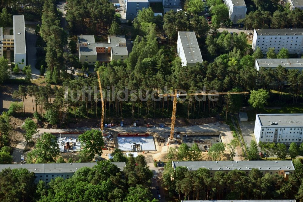 Luftbild Potsdam - Baustelle im Wohngebiet einer Mehrfamilienhaussiedlung Am Moosfenn im Ortsteil Waldstadt in Potsdam im Bundesland Brandenburg, Deutschland