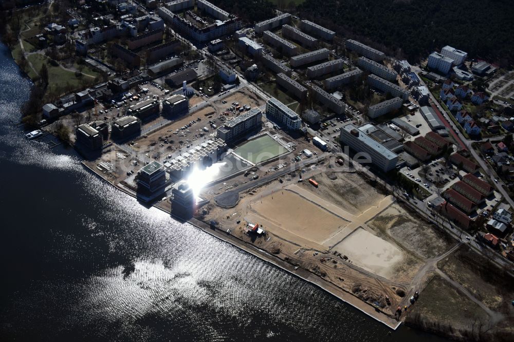 Luftbild Berlin - Baustelle Wohngebiet einer Mehrfamilienhaussiedlung NeueWasserliebe - 52 Grad Nord Wohnen am Wasser in Berlin-Grünau in Berlin, Deutschland