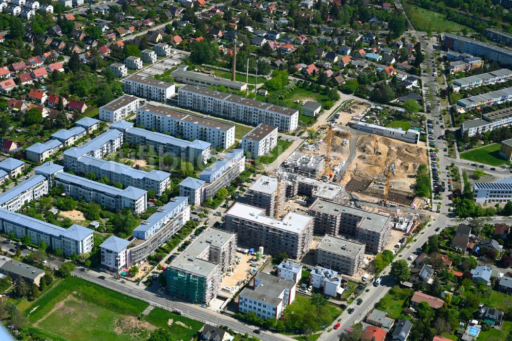 Luftaufnahme Berlin - Baustelle Wohngebiet einer Mehrfamilienhaussiedlung im Ortsteil Altglienicke in Berlin, Deutschland