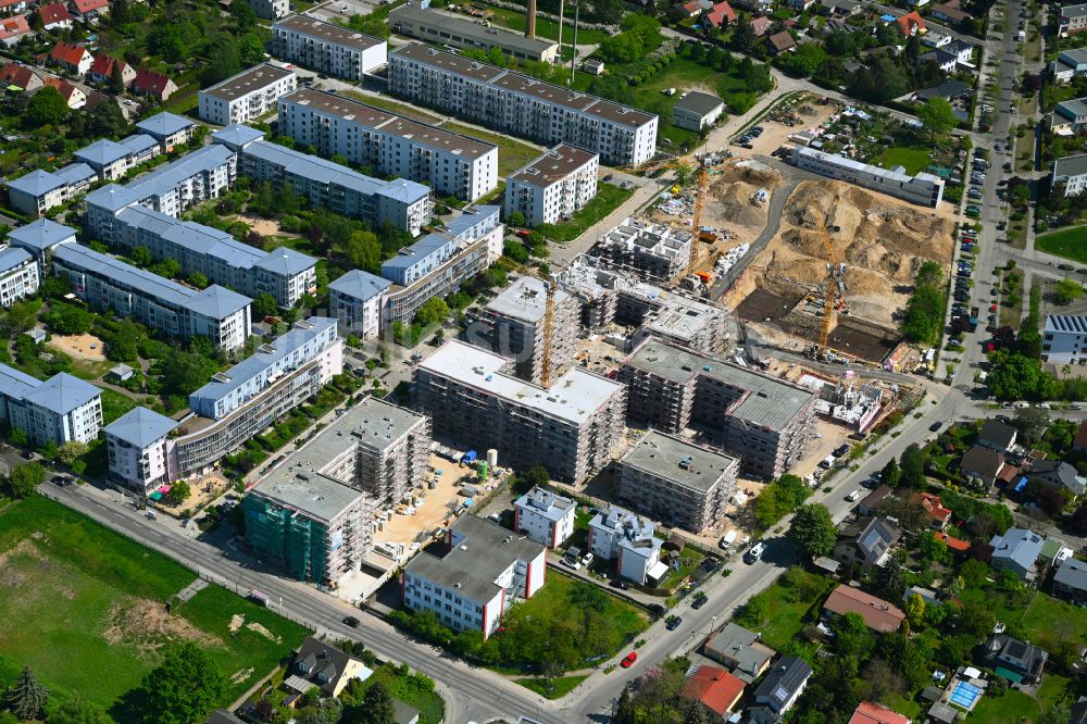 Berlin von oben - Baustelle Wohngebiet einer Mehrfamilienhaussiedlung im Ortsteil Altglienicke in Berlin, Deutschland