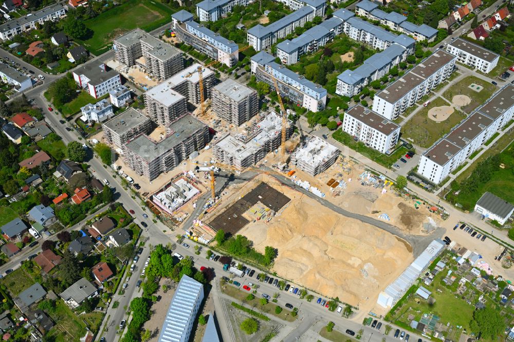 Luftbild Berlin - Baustelle Wohngebiet einer Mehrfamilienhaussiedlung im Ortsteil Altglienicke in Berlin, Deutschland