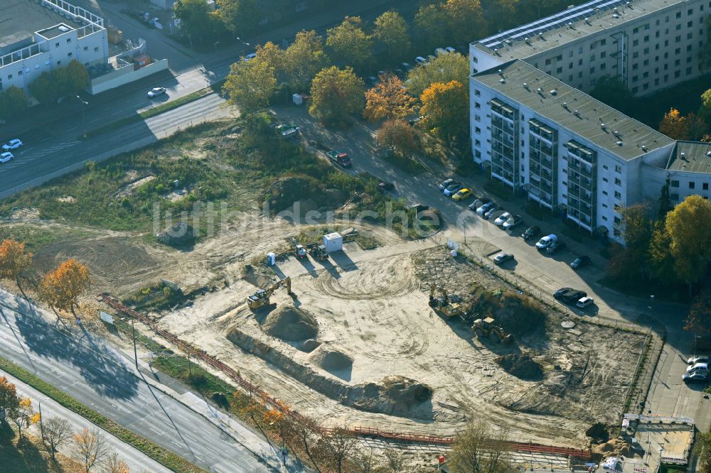 Luftaufnahme Berlin - Baustelle Wohngebiet einer Mehrfamilienhaussiedlung im Ortsteil Hellersdorf in Berlin, Deutschland