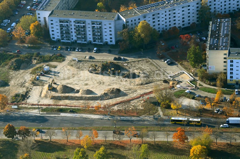 Berlin von oben - Baustelle Wohngebiet einer Mehrfamilienhaussiedlung im Ortsteil Hellersdorf in Berlin, Deutschland