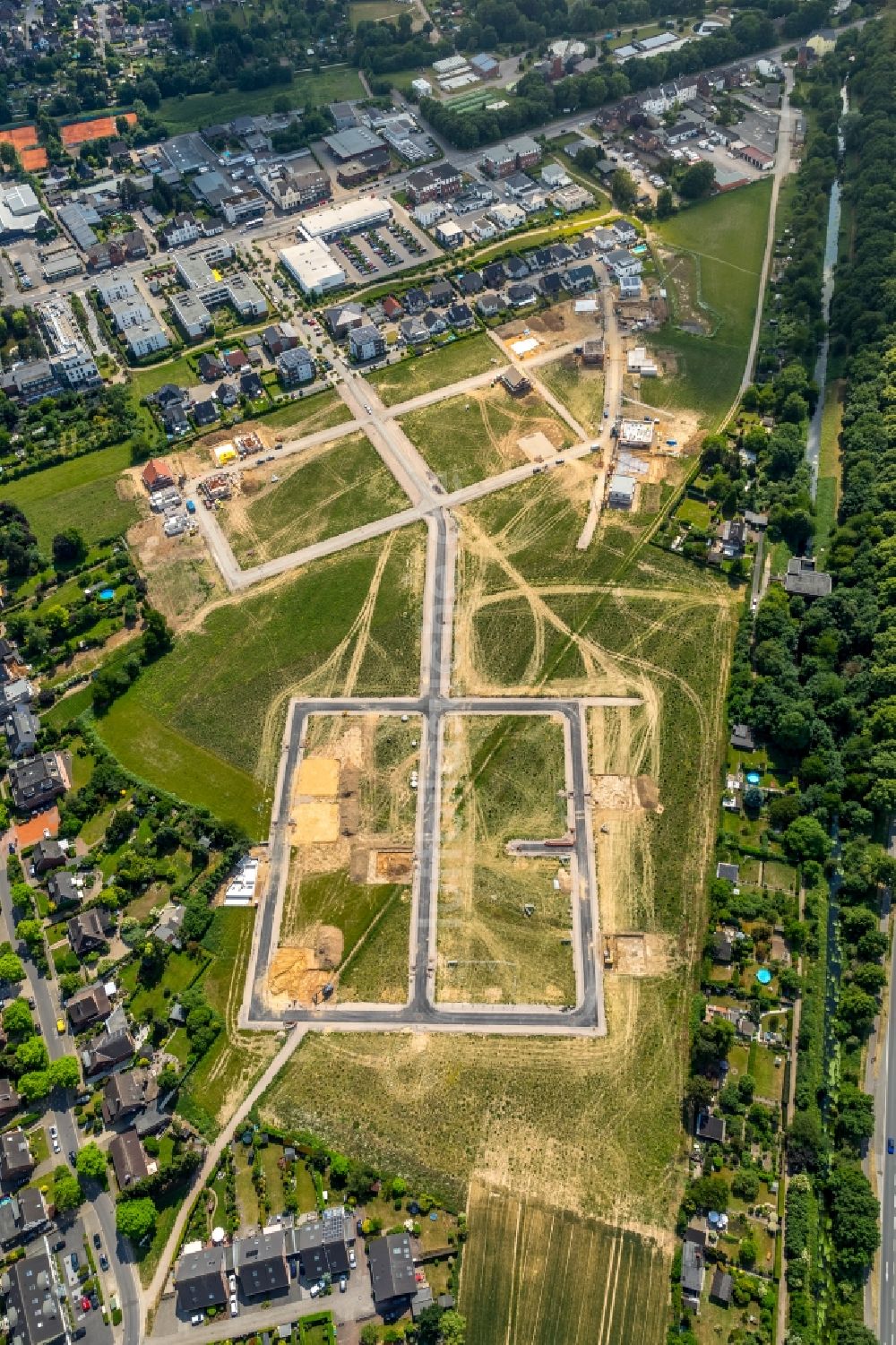 Luftaufnahme Kamp-Lintfort - Baustelle Wohngebiet einer Mehrfamilienhaussiedlung im Ortsteil Niersenbruch in Kamp-Lintfort im Bundesland Nordrhein-Westfalen, Deutschland