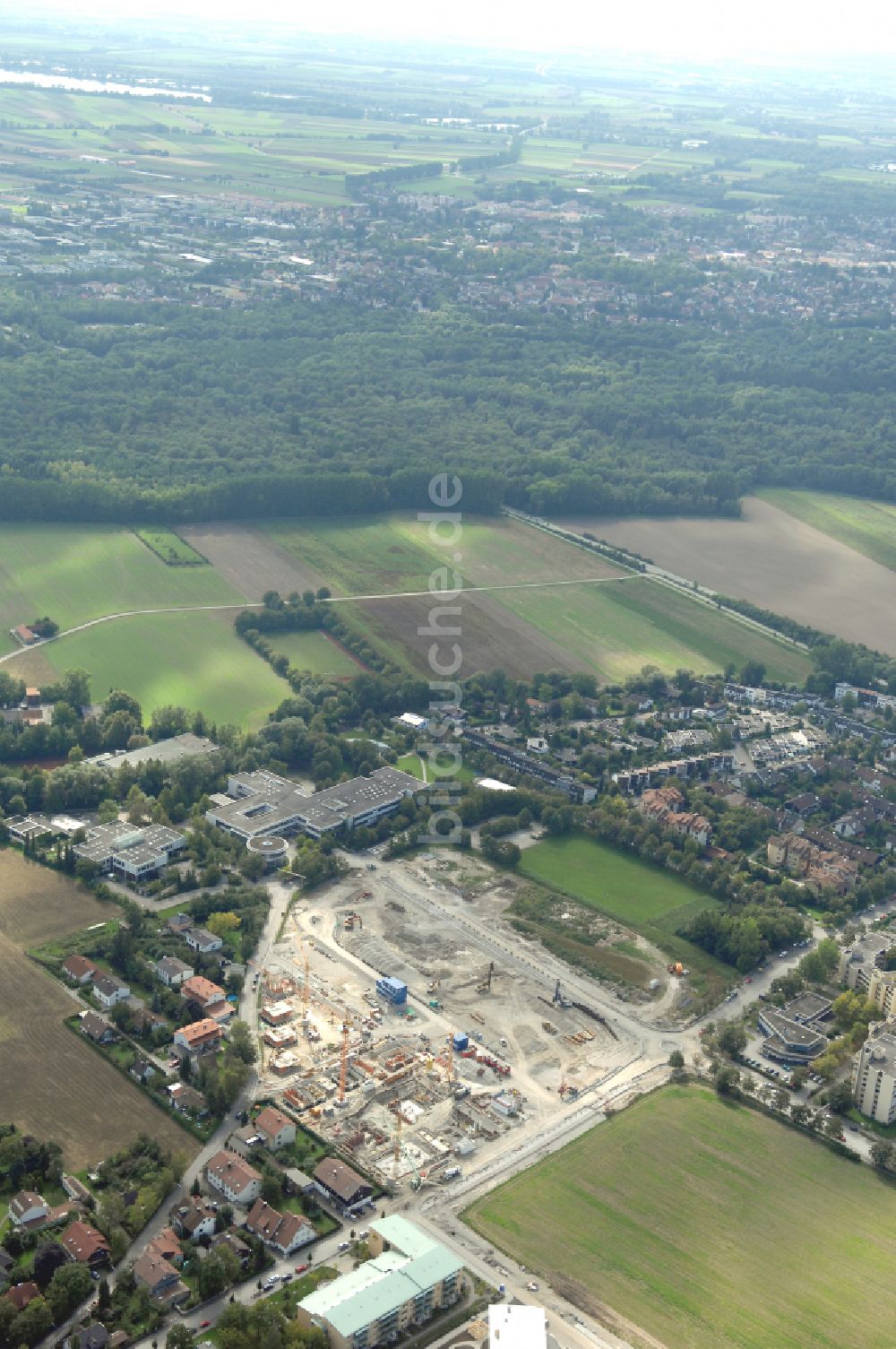 Garching bei München aus der Vogelperspektive: Baustelle Wohngebiet einer Mehrfamilienhaussiedlung Professor-Angermair-Ring Ecke Mühlfeldweg in Garching bei München im Bundesland Bayern, Deutschland