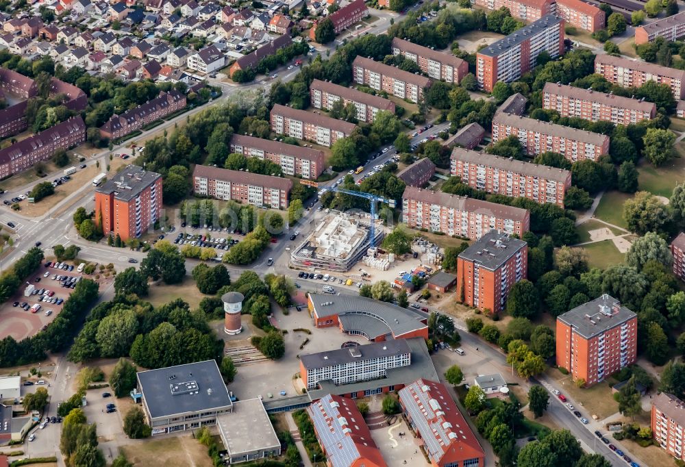 Luftaufnahme Kiel - Baustelle Wohngebiet einer Mehrfamilienhaussiedlung in Schönkirchen in Kiel im Bundesland Schleswig-Holstein, Deutschland