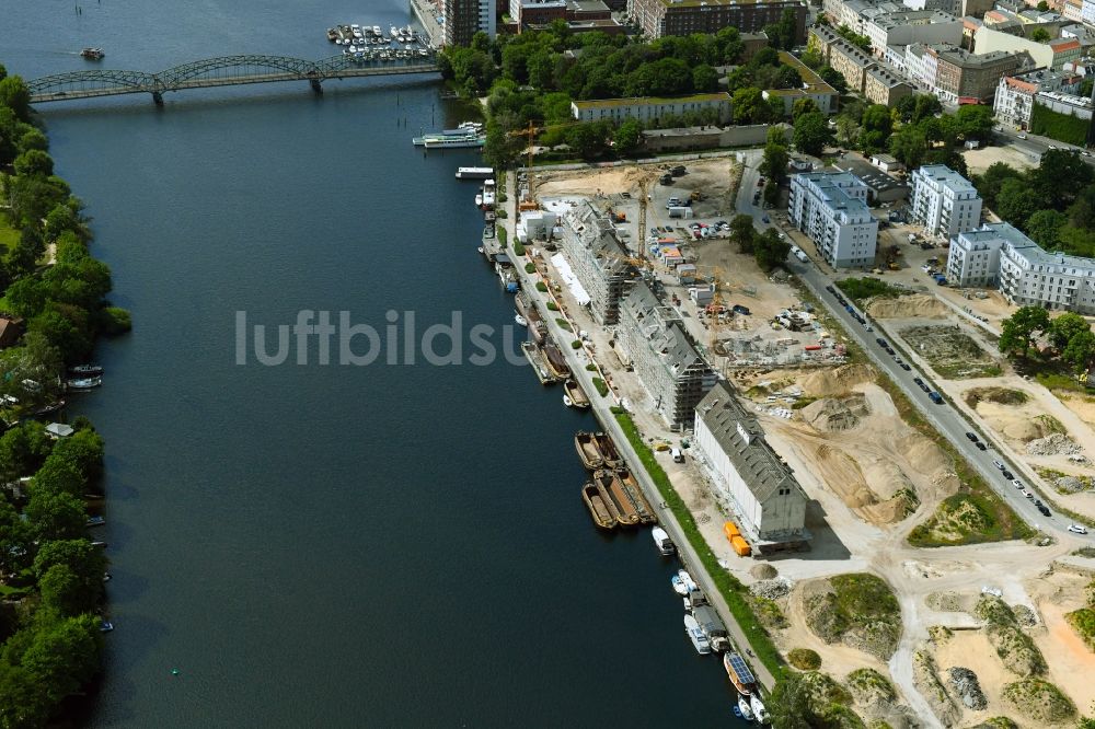 Luftaufnahme Berlin - Baustelle Wohngebiet einer Mehrfamilienhaussiedlung Speicherballett - Havelkiesel im Stadtteil Hakenfelde in Berlin, Deutschland