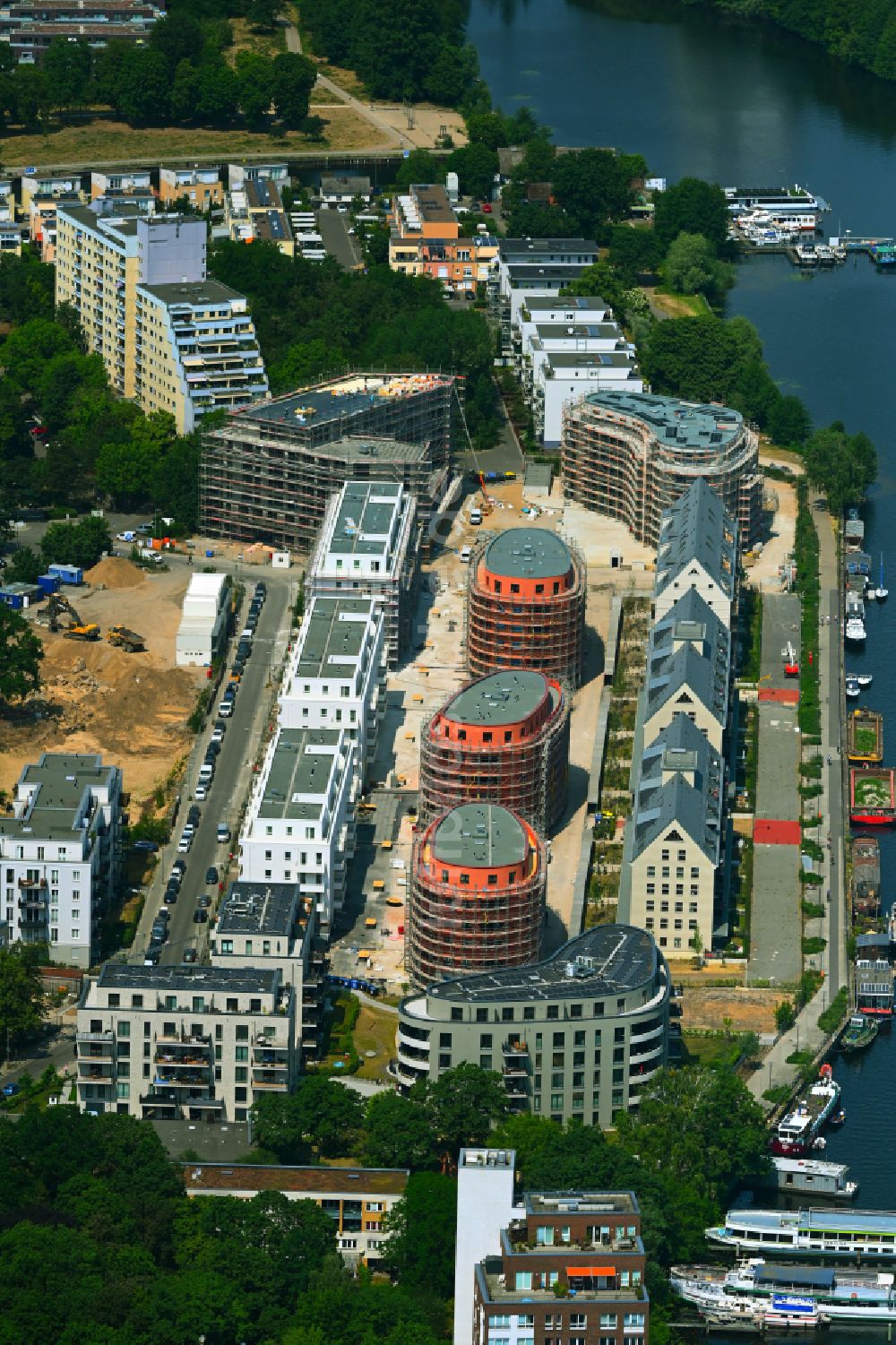 Luftaufnahme Berlin - Baustelle Wohngebiet einer Mehrfamilienhaussiedlung Speicherballett - Havelkiesel im Stadtteil Spandau Hakenfelde in Berlin, Deutschland