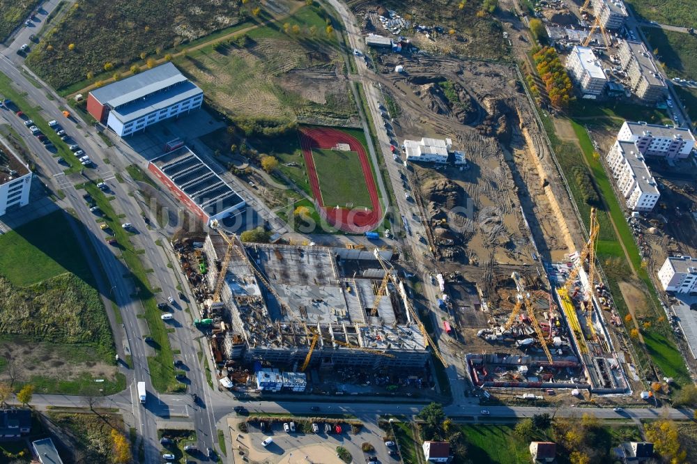 Luftbild Schönefeld - Baustelle Wohngebiet einer Mehrfamilienhaussiedlung Theodor-Fontane-Höfe im Ortsteil Neu-Schönefeld in Schönefeld im Bundesland Brandenburg, Deutschland