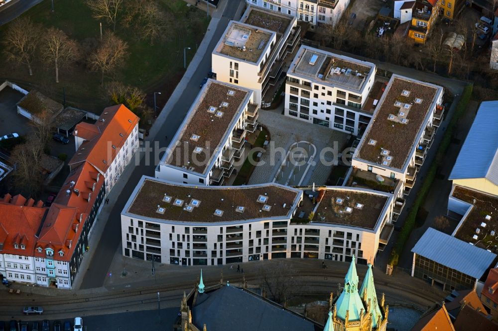 Luftbild Erfurt - Baustelle Wohngebiet einer Mehrfamilienhaussiedlung Wohnen am Dom entlang der Domstraße - An den Graden in Erfurt im Bundesland Thüringen, Deutschland