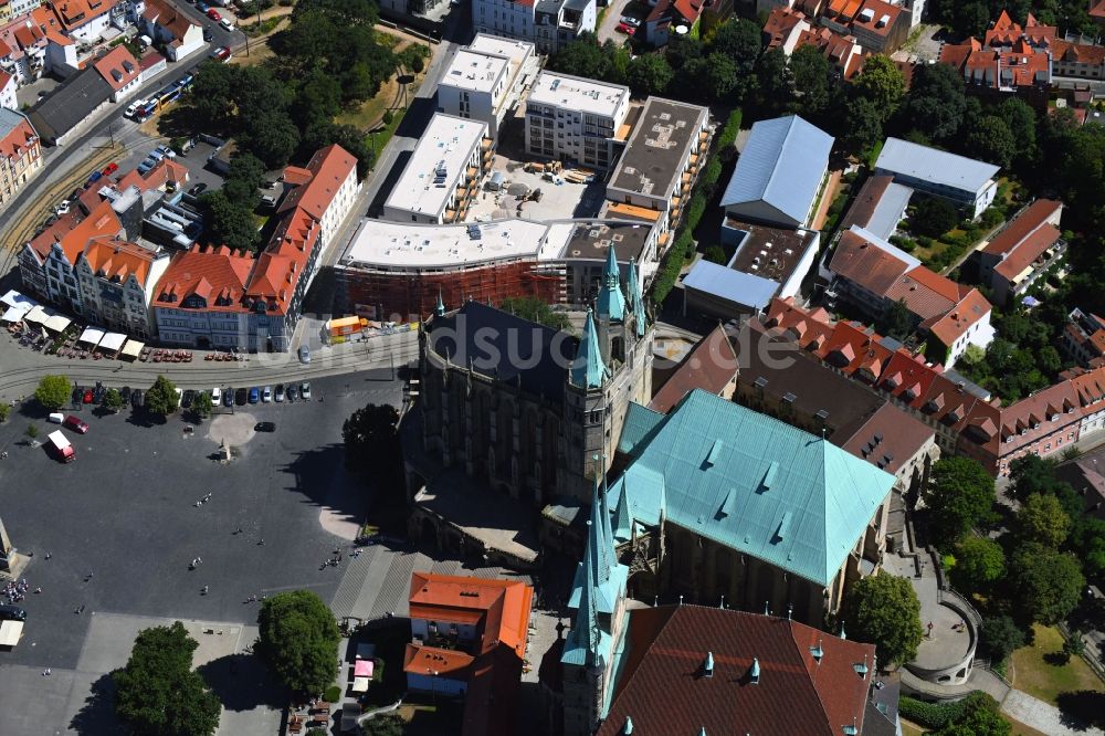 Erfurt von oben - Baustelle Wohngebiet einer Mehrfamilienhaussiedlung Wohnen am Dom entlang der Domstraße - An den Graden im Ortsteil Zentrum in Erfurt im Bundesland Thüringen, Deutschland