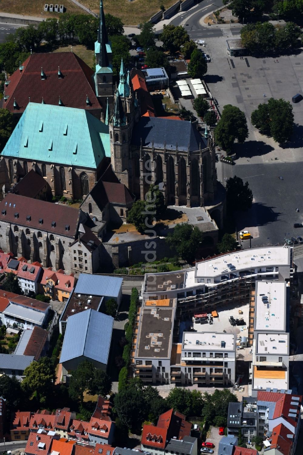 Luftaufnahme Erfurt - Baustelle Wohngebiet einer Mehrfamilienhaussiedlung Wohnen am Dom entlang der Domstraße - An den Graden im Ortsteil Zentrum in Erfurt im Bundesland Thüringen, Deutschland