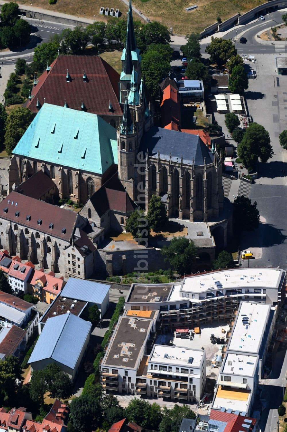 Erfurt von oben - Baustelle Wohngebiet einer Mehrfamilienhaussiedlung Wohnen am Dom entlang der Domstraße - An den Graden im Ortsteil Zentrum in Erfurt im Bundesland Thüringen, Deutschland