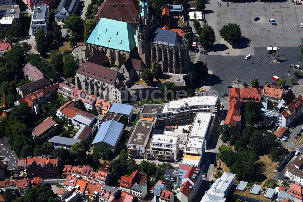 Erfurt aus der Vogelperspektive: Baustelle Wohngebiet einer Mehrfamilienhaussiedlung Wohnen am Dom entlang der Domstraße - An den Graden im Ortsteil Zentrum in Erfurt im Bundesland Thüringen, Deutschland