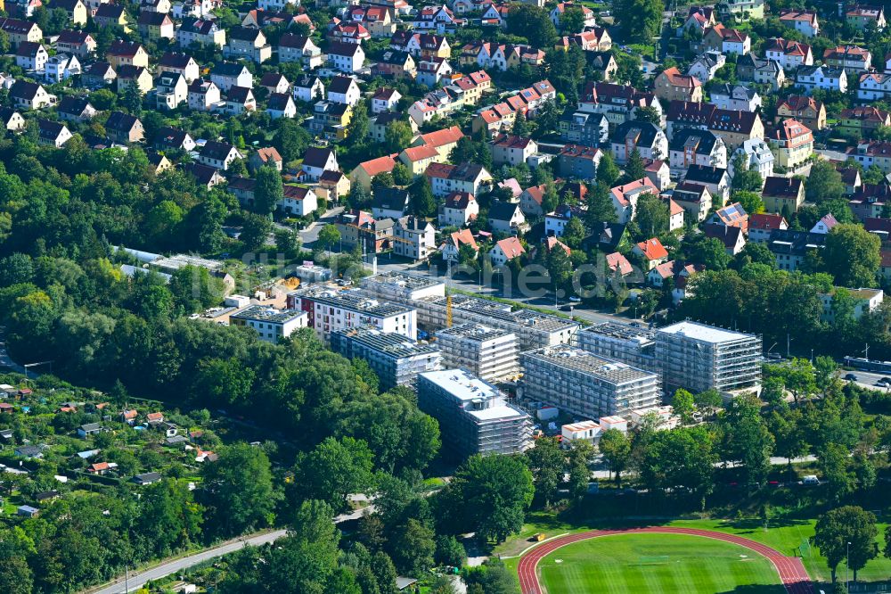 Jena aus der Vogelperspektive: Baustelle Wohngebiet einer Mehrfamilienhaussiedlung Wohnungsbauprojekt Erlenhöfe in Jena im Bundesland Thüringen, Deutschland