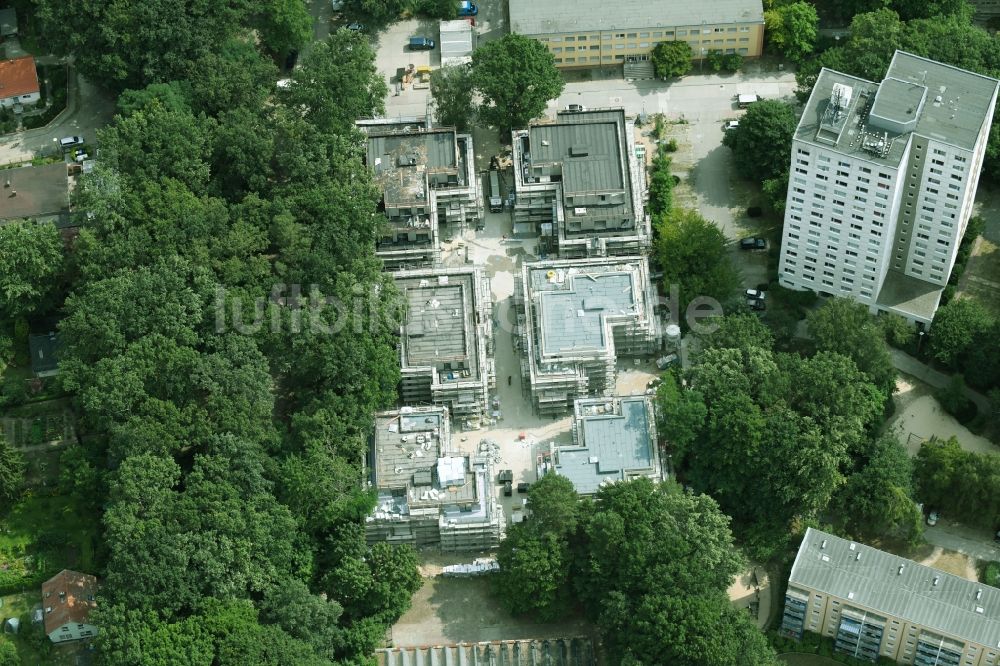 Luftaufnahme Potsdam - Baustelle Wohngebiet einer Mehrfamilienhaussiedlung Zum Kahleberg Ecke Zum Jagenstein im Ortsteil Waldstadt in Potsdam im Bundesland Brandenburg, Deutschland