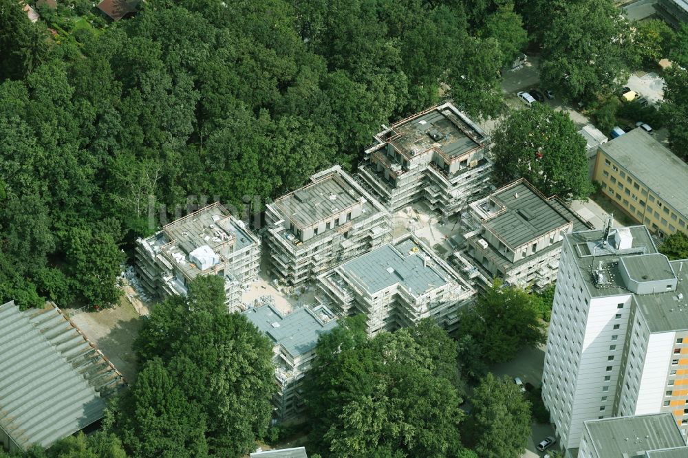 Luftaufnahme Potsdam - Baustelle Wohngebiet einer Mehrfamilienhaussiedlung Zum Kahleberg Ecke Zum Jagenstein im Ortsteil Waldstadt in Potsdam im Bundesland Brandenburg, Deutschland