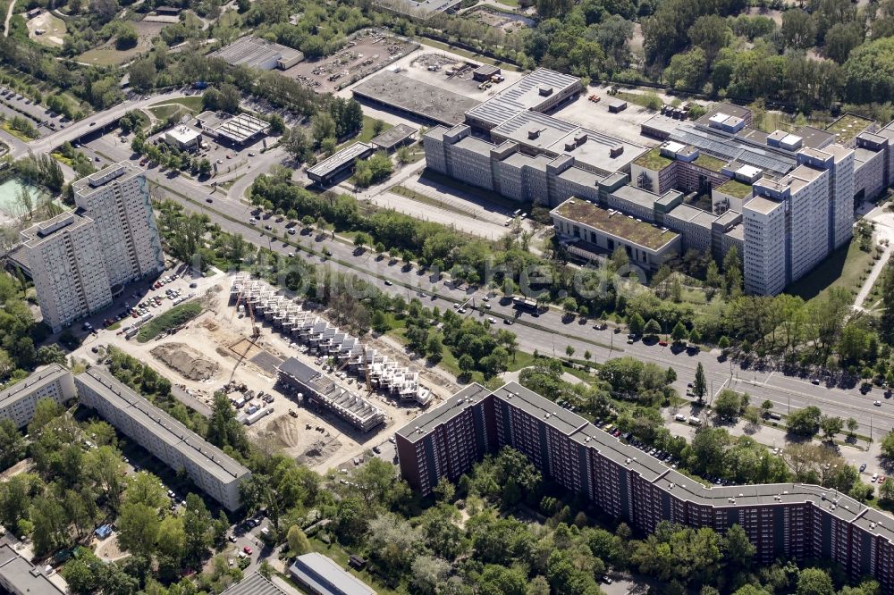 Berlin aus der Vogelperspektive: Baustelle von Wohnhäusern im Wohngebiet Gensinger Viertel im Ortsteil Friedrichsfelde im Bezirk Lichtenberg in Berlin