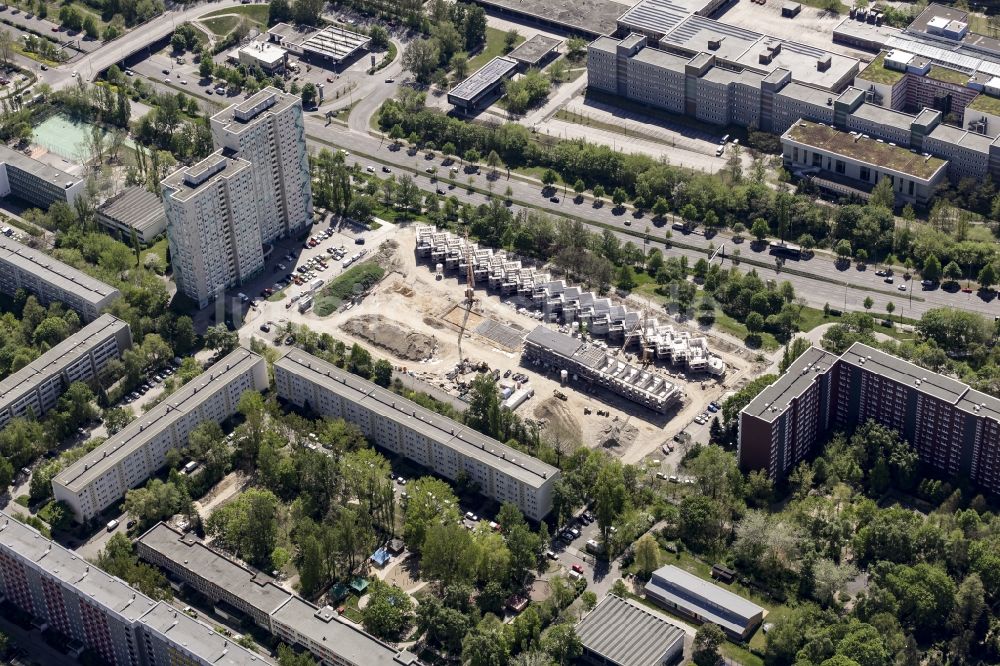 Luftbild Berlin - Baustelle von Wohnhäusern im Wohngebiet Gensinger Viertel im Ortsteil Friedrichsfelde im Bezirk Lichtenberg in Berlin