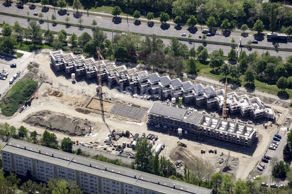 Luftaufnahme Berlin - Baustelle von Wohnhäusern im Wohngebiet Gensinger Viertel im Ortsteil Friedrichsfelde im Bezirk Lichtenberg in Berlin