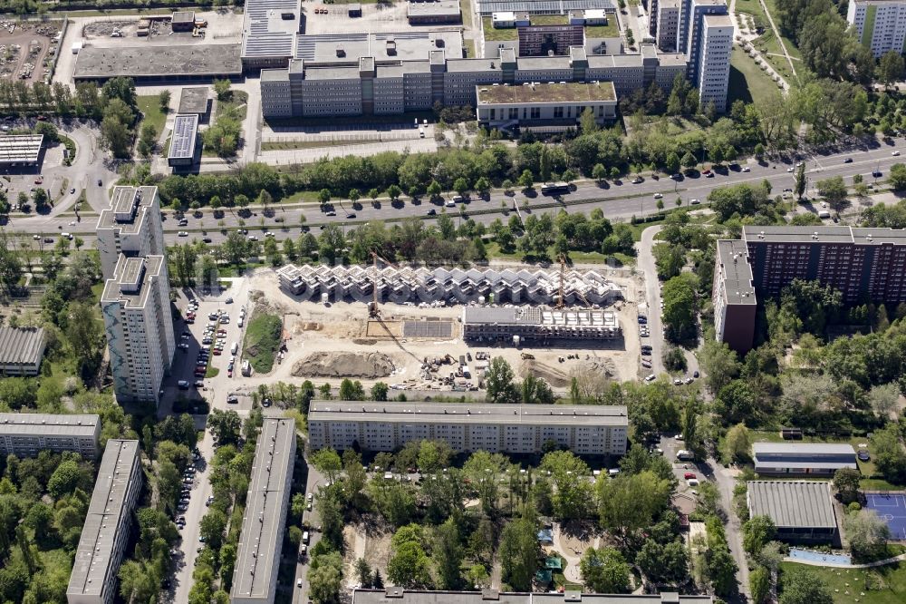 Berlin aus der Vogelperspektive: Baustelle von Wohnhäusern im Wohngebiet Gensinger Viertel im Ortsteil Friedrichsfelde im Bezirk Lichtenberg in Berlin