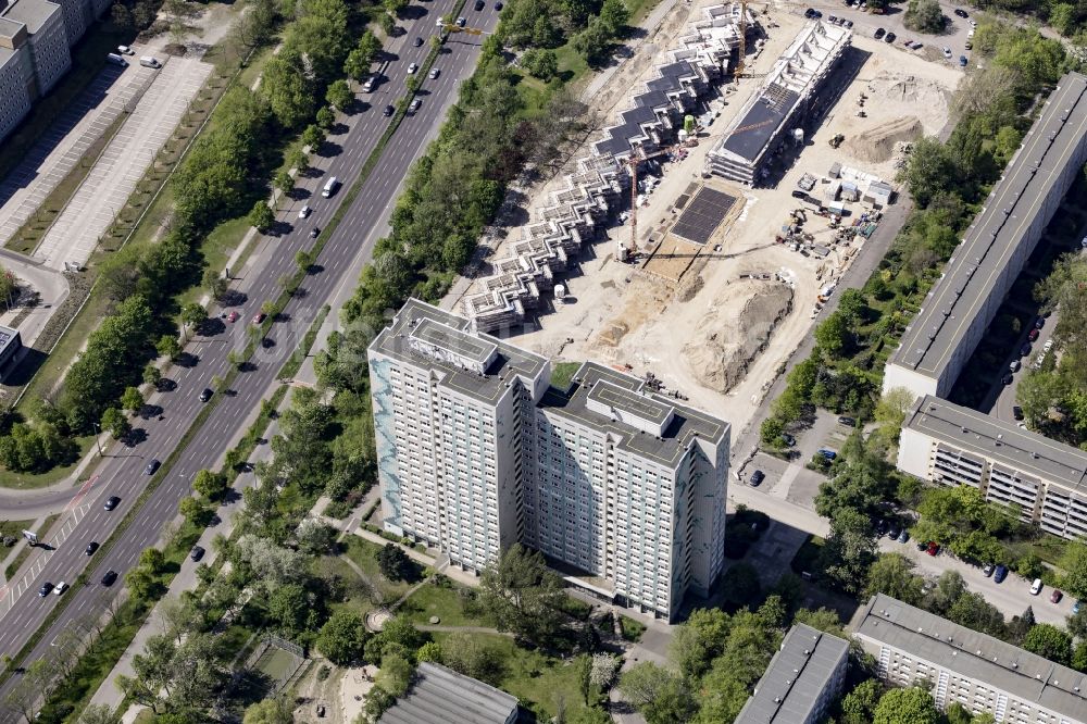 Berlin aus der Vogelperspektive: Baustelle von Wohnhäusern im Wohngebiet Gensinger Viertel im Ortsteil Friedrichsfelde im Bezirk Lichtenberg in Berlin