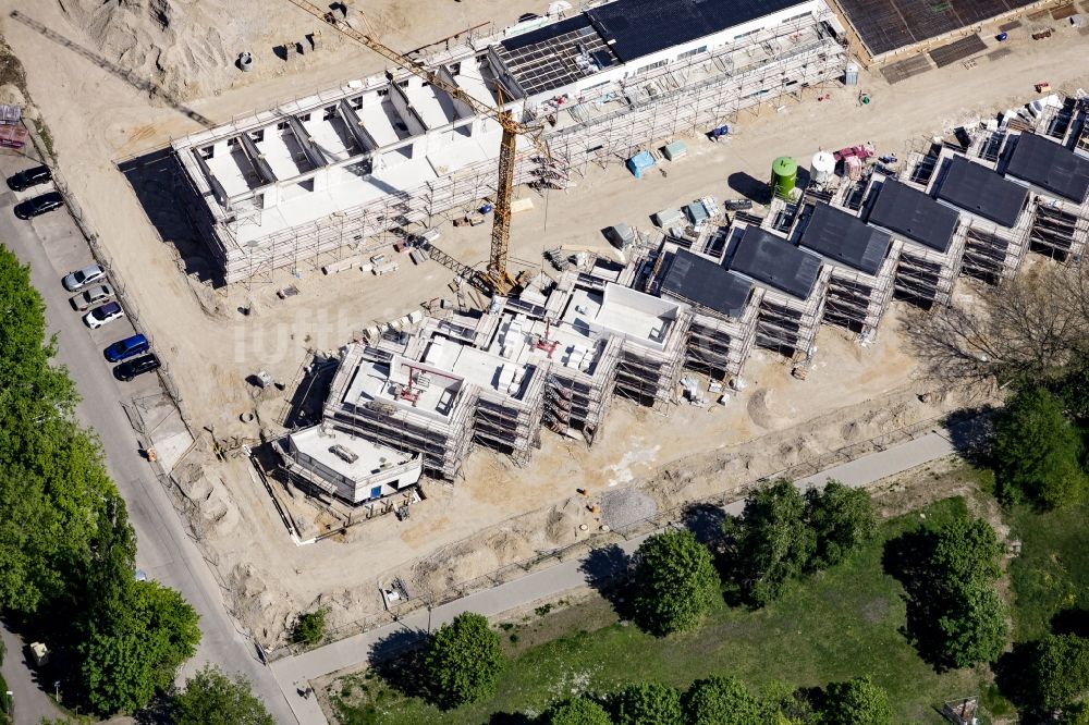 Luftbild Berlin - Baustelle von Wohnhäusern im Wohngebiet Gensinger Viertel im Ortsteil Friedrichsfelde im Bezirk Lichtenberg in Berlin