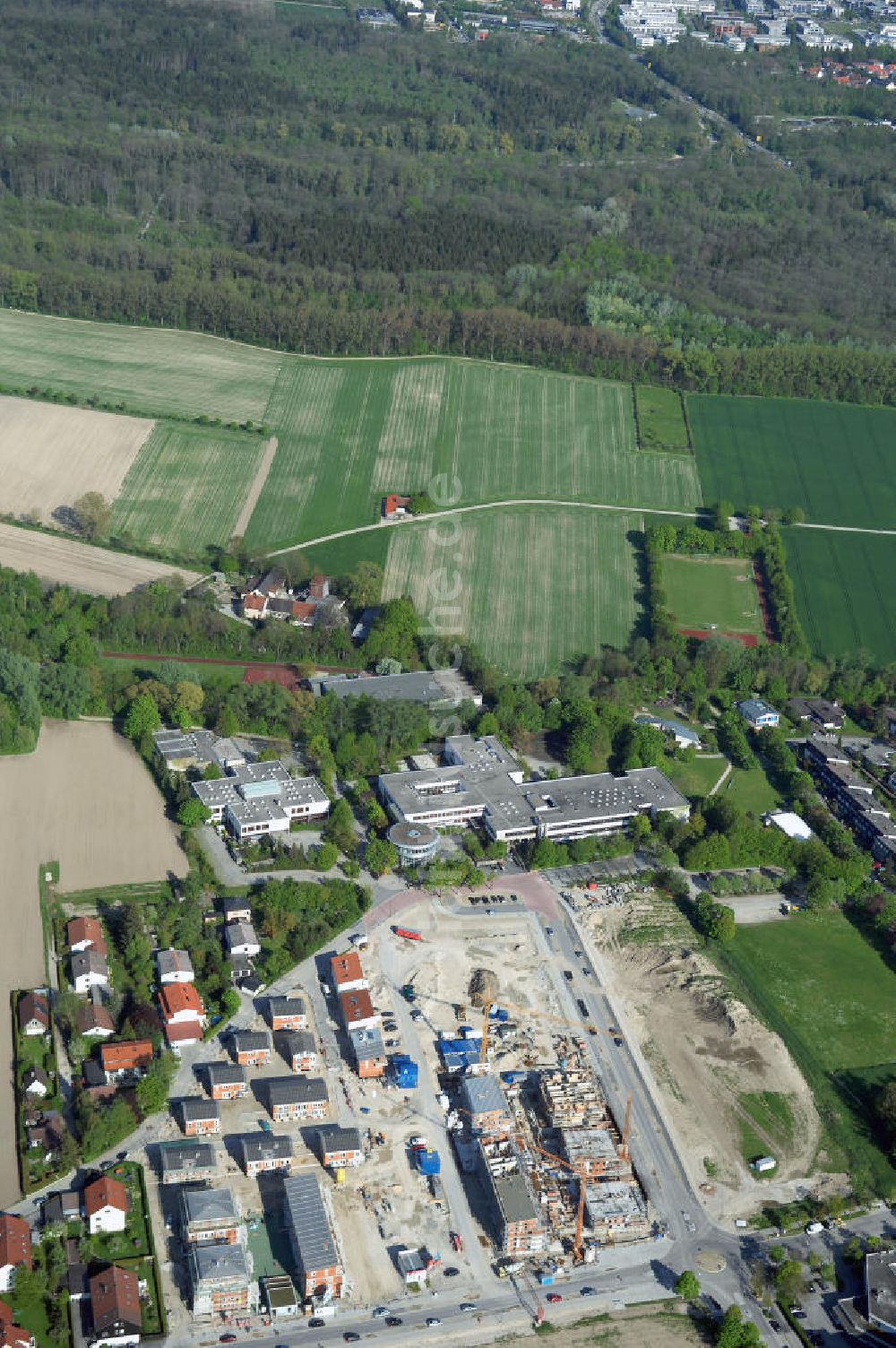 Luftbild Garching - Baustelle des Wohnneubaugebietes Garching der Concept Bau - Premier GmbH