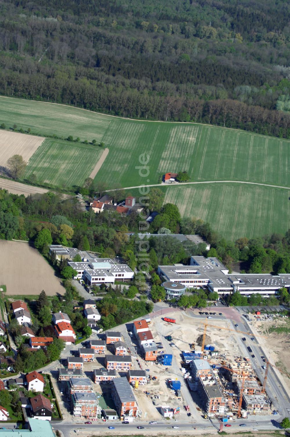 Luftbild Garching - Baustelle des Wohnneubaugebietes Garching der Concept Bau - Premier GmbH