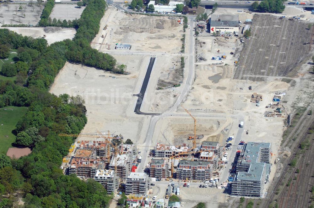 München von oben - Baustelle des Wohnneubaugebietes am Hirchgarten der Concept Bau - Premier GmbH