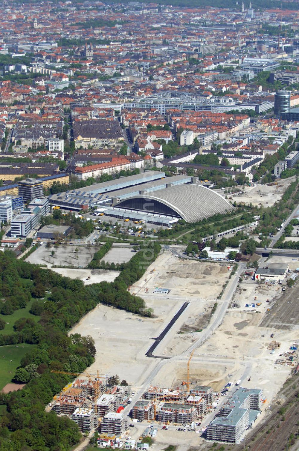 München aus der Vogelperspektive: Baustelle des Wohnneubaugebietes am Hirchgarten der Concept Bau - Premier GmbH