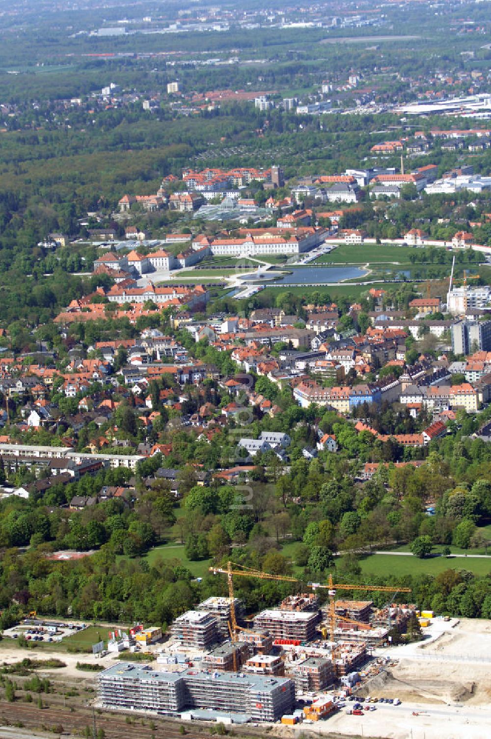 München aus der Vogelperspektive: Baustelle des Wohnneubaugebietes am Hirchgarten der Concept Bau - Premier GmbH