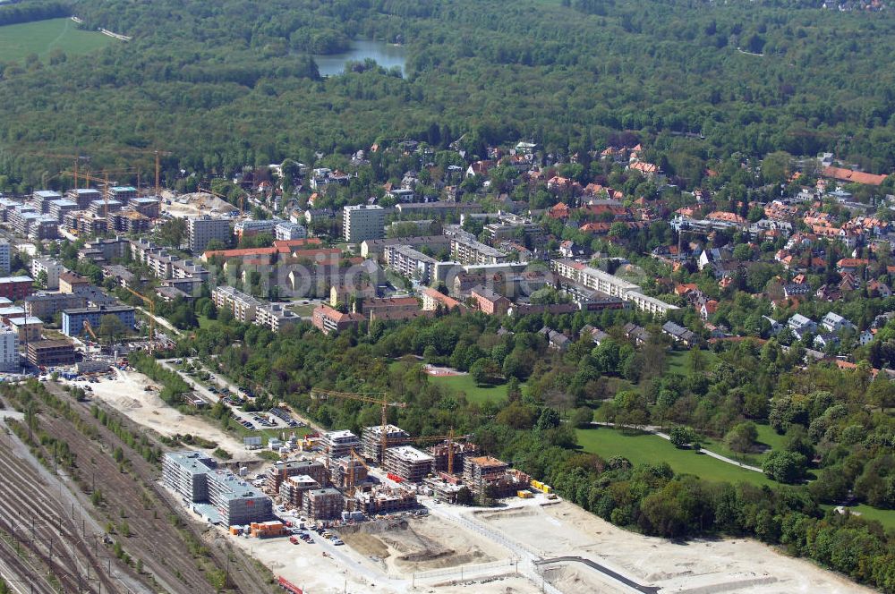 München von oben - Baustelle des Wohnneubaugebietes am Hirchgarten der Concept Bau - Premier GmbH