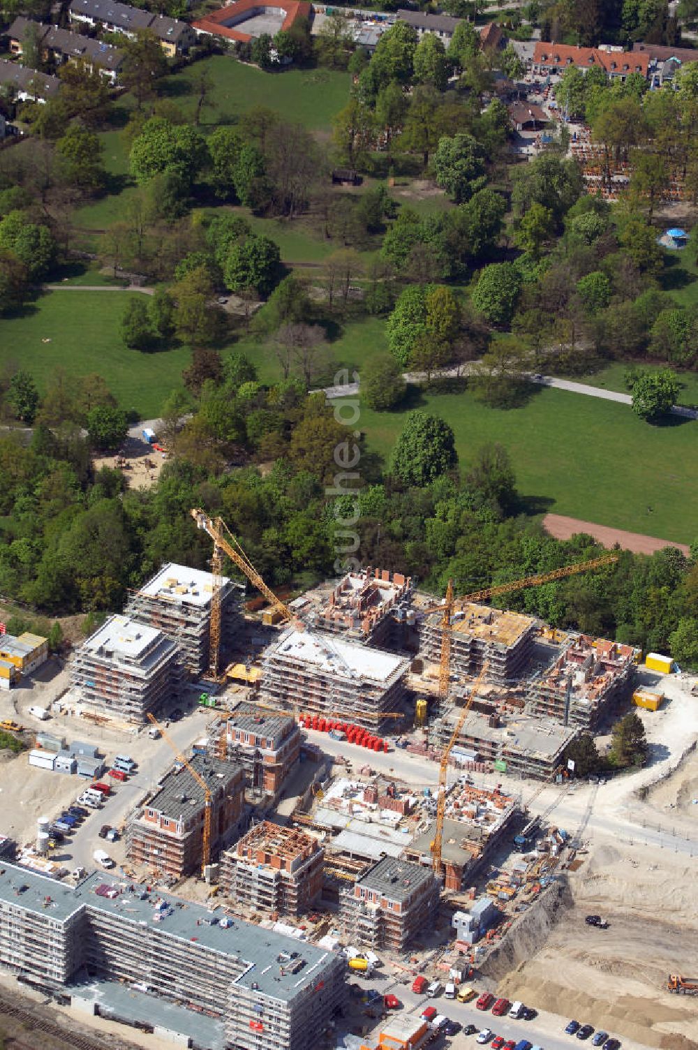 Luftbild München - Baustelle des Wohnneubaugebietes am Hirchgarten der Concept Bau - Premier GmbH