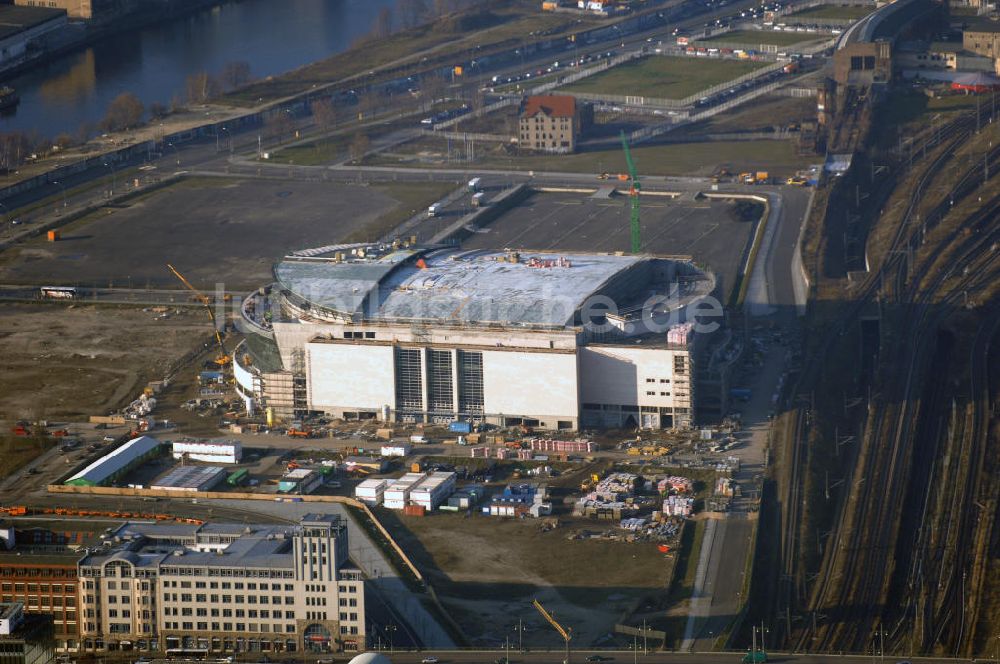 Berlin aus der Vogelperspektive: Baustelle der O2 World / O2 Arena in Berlin Friedrichshain