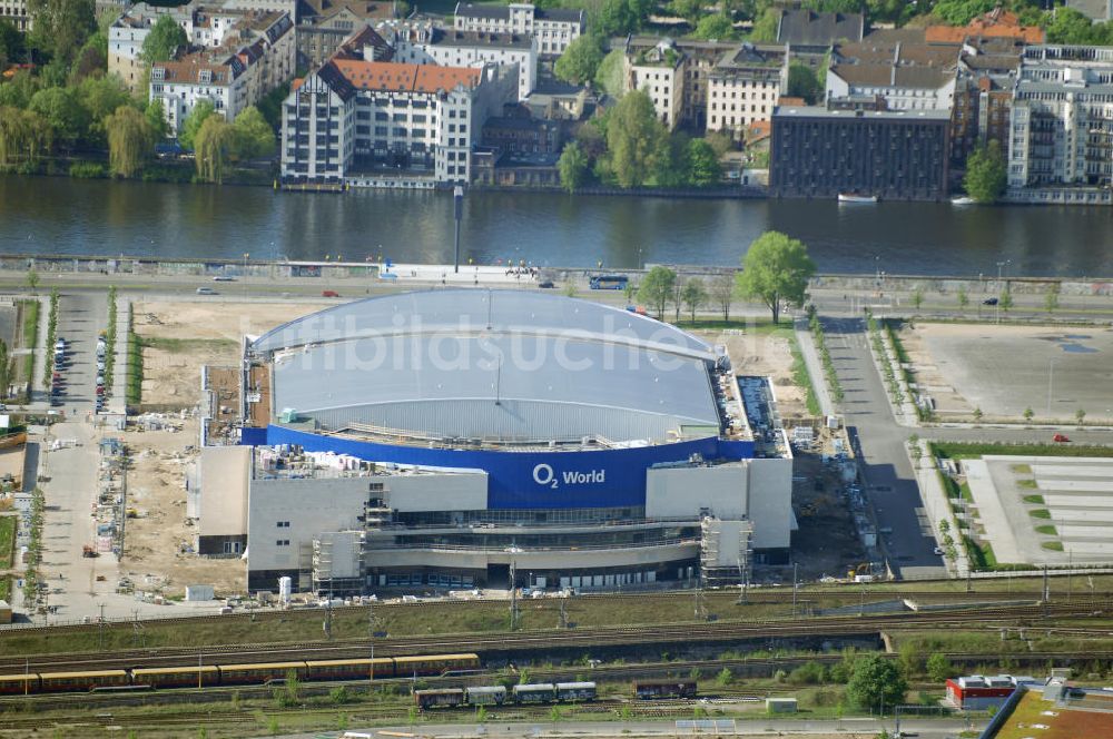 Berlin aus der Vogelperspektive: Baustelle der O2 World / O2 Arena in Berlin - Friedrichshain