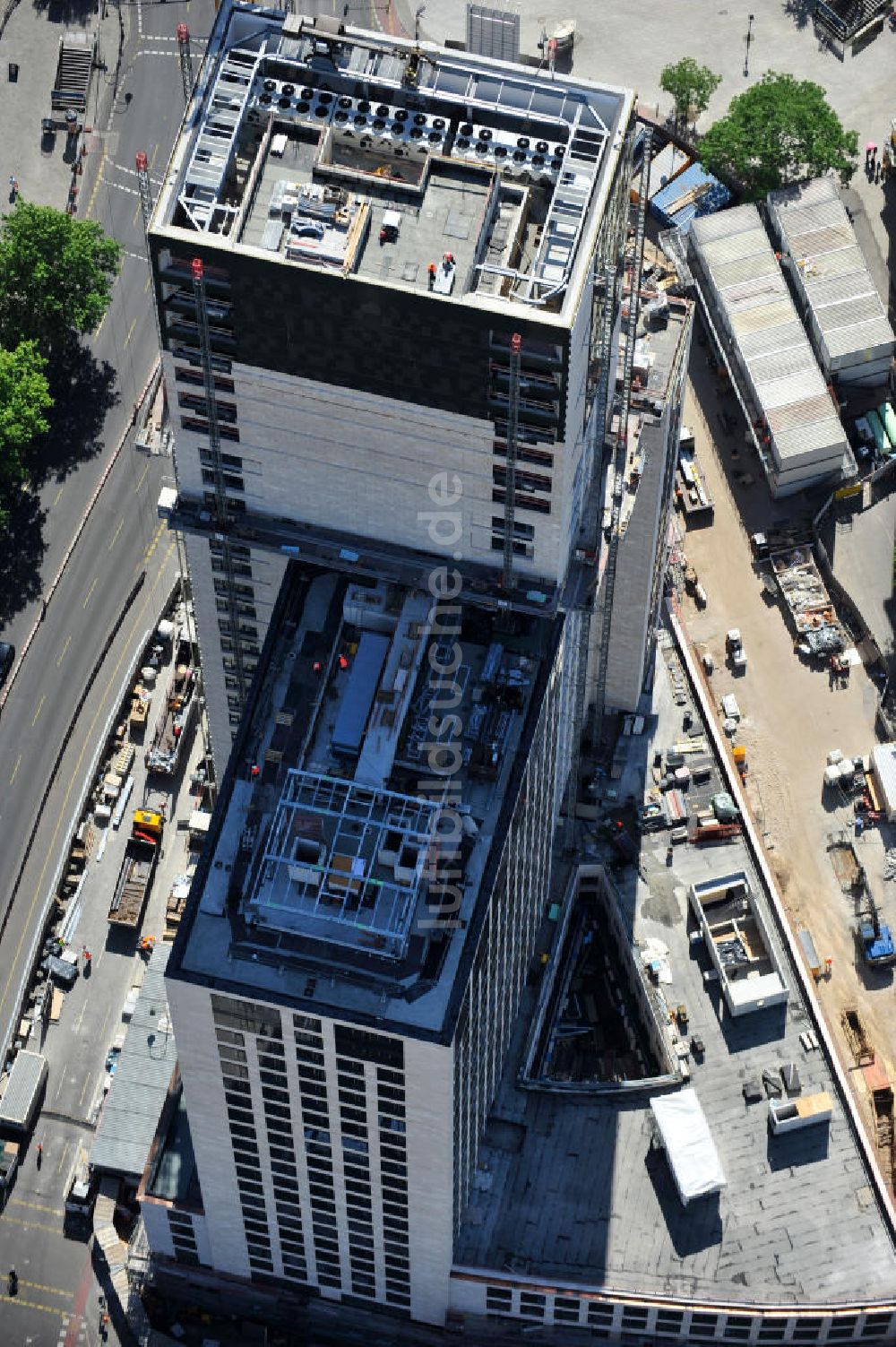 Berlin von oben - Baustelle Zoofenster-Hochhaus am Hardenbergplatz in Berlin-Charlottenburg