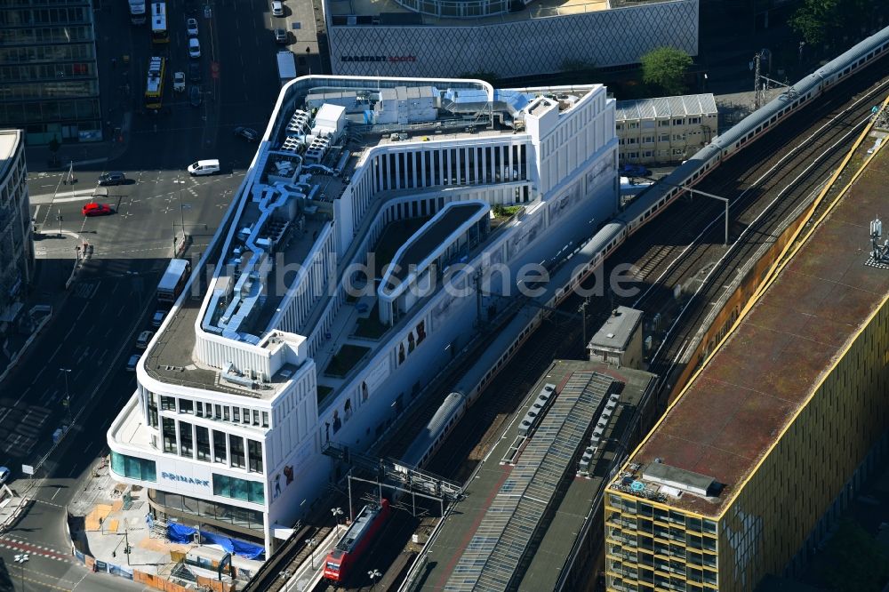 Luftaufnahme Berlin - Baustelle des ZOOM BERLIN - Geschäftshauses an der Kantstraße - Joachimsthaler Straße - Hardenbergstraße im Ortsteil Bezirk Charlottenburg in Berlin, Deutschland